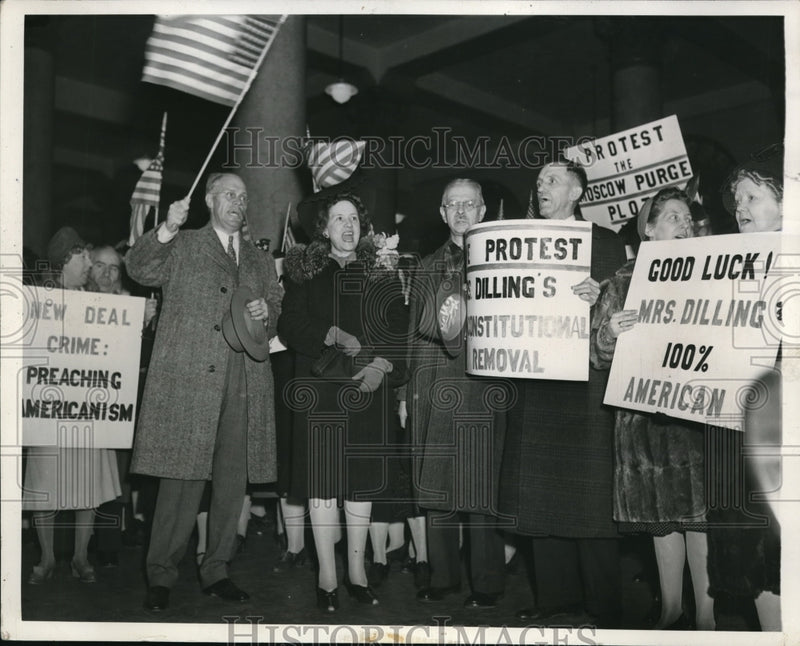 Load image into Gallery viewer, 1942 Media Photo Chicago Mr &amp; Mrs Mrs A Dilling and anti Red crusaders
