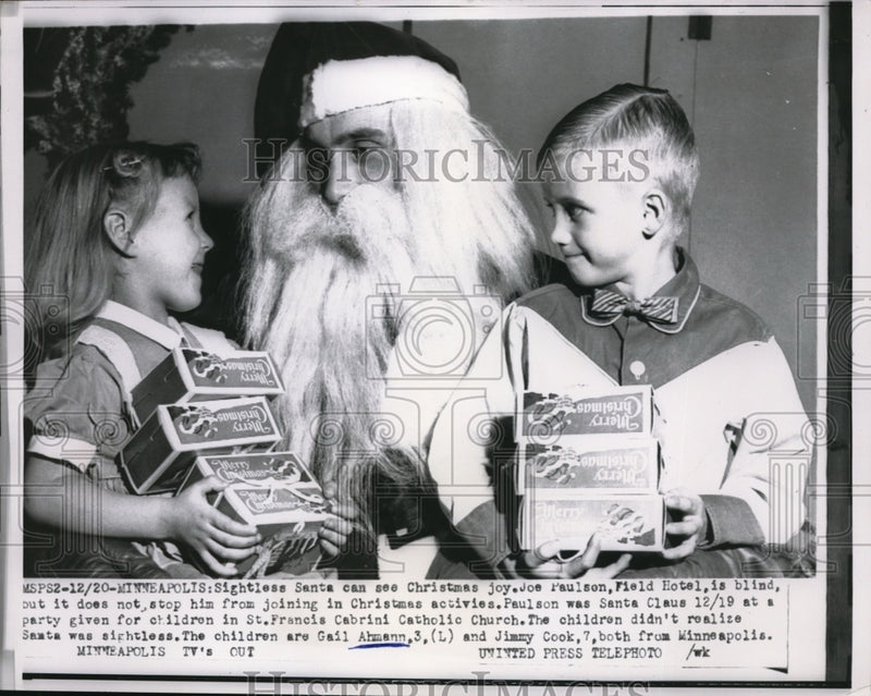 Load image into Gallery viewer, 1954 Media Photo Gail Ahmann, Jimmy Cook &amp; Santa (Joe Paulson) in Minneapolis
