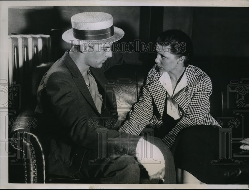Load image into Gallery viewer, 1935 Media Photo Bruno Austin and wife Marie after Confession to robbery
