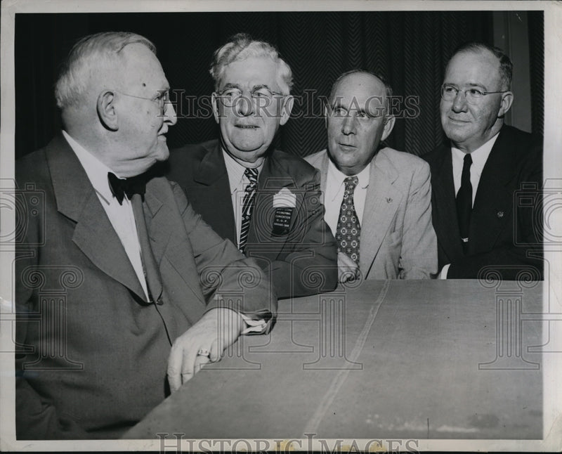 Load image into Gallery viewer, 1944 Press Photo Chicago Order Of Foresters, Thomas H Cannon &amp; Thomas Heaney
