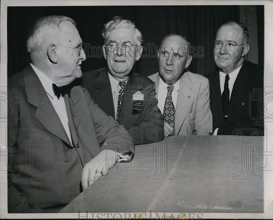 1944 Press Photo Chicago Order Of Foresters, Thomas H Cannon & Thomas Heaney