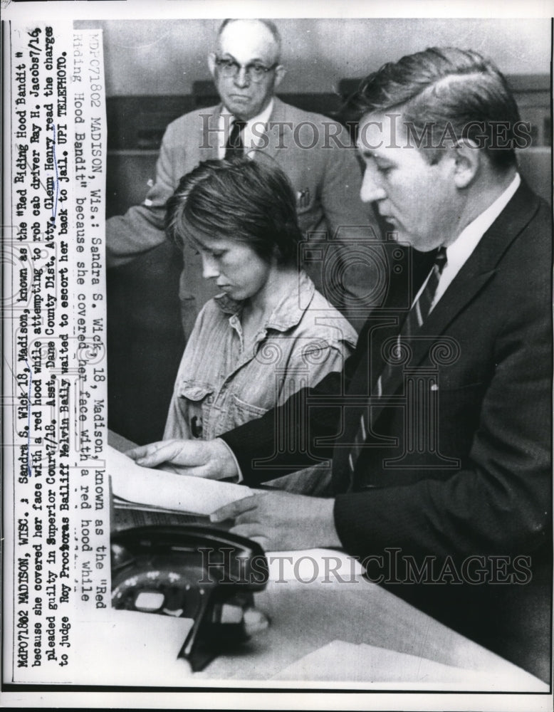 Load image into Gallery viewer, 1961 Press Photo Sandra S Wick with Glenn Henry and Marvin Baily in Madison, WI
