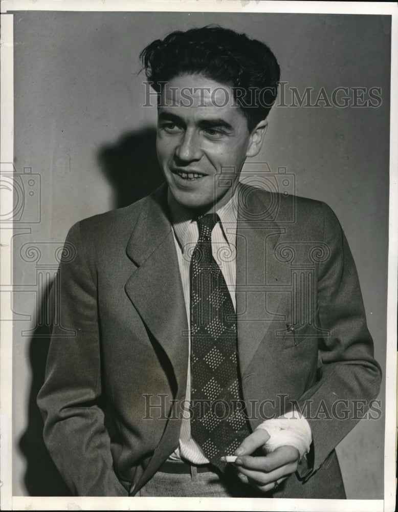 1940 Media Photo Carl Abin in Los Angeles, CA after arrest