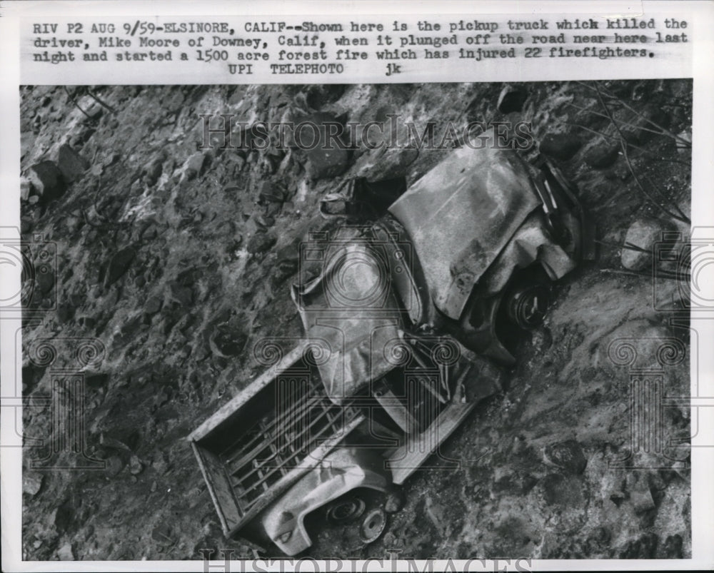 1959 Press Photo Mike Moore's Pickup That Plunged Off Elsinore Road - ned12052