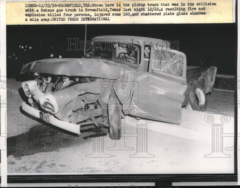 1958 Press Photo Pickup Truck Collides With Butane Gas Truck