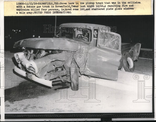 1958 Press Photo Pickup Truck Collides With Butane Gas Truck