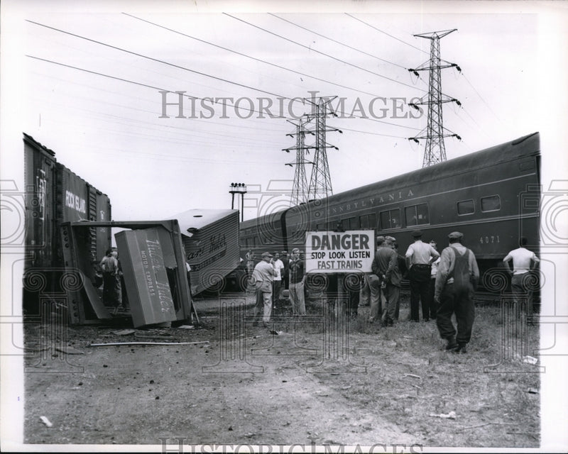 Load image into Gallery viewer, 1913 Press Photo Ed Wantroba Drove His Truck Into The Penn. Train #65
