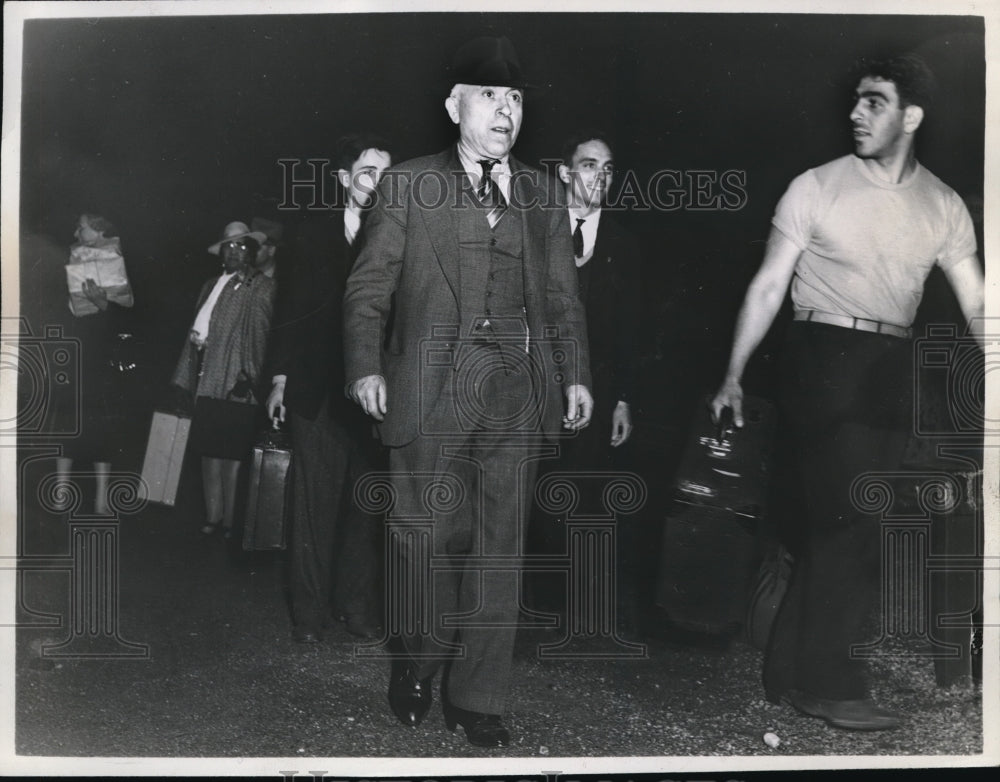 1941 Media Photo Rosario Chirillo & fam returns to Wooster Ohio ousted from NY.