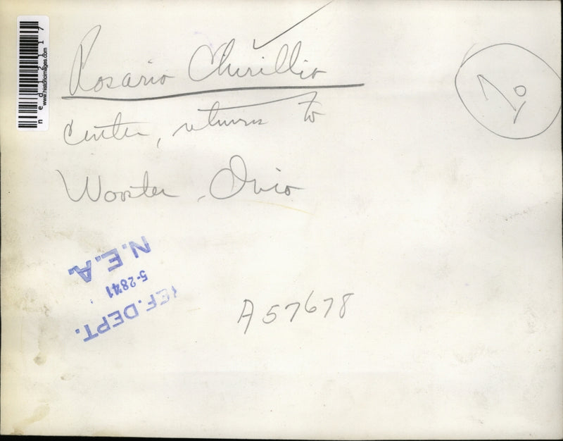 Load image into Gallery viewer, 1941 Media Photo Rosario Chirillo &amp; fam returns to Wooster Ohio ousted from NY.
