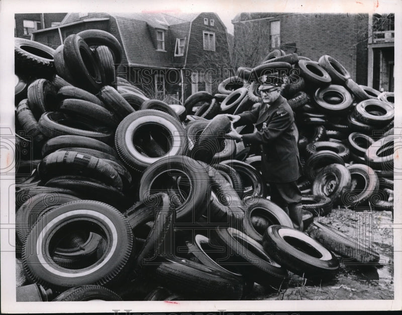 Load image into Gallery viewer, 1965 Media Photo Patrolman Carl Voltman
