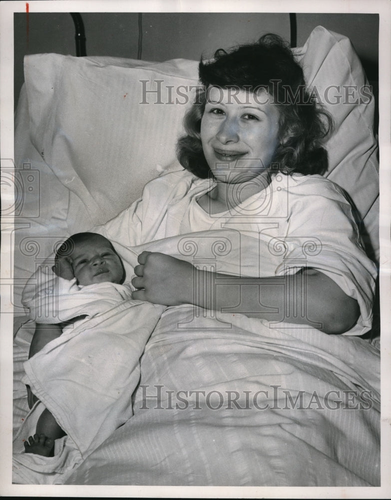 Load image into Gallery viewer, 1953 Media Photo Mrs. Anthony Valencic gave birth to Linda Marie at Euclid
