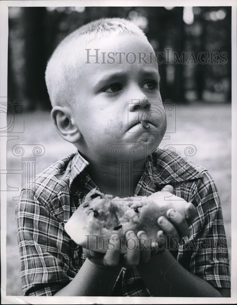 1954 Press Photo Thomas Mayer enjoys eating his favorite watermelon