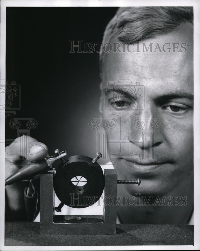 Load image into Gallery viewer, 1961 Media Photo Dr Robert H Wendorf of General Electric Research Laboratory
