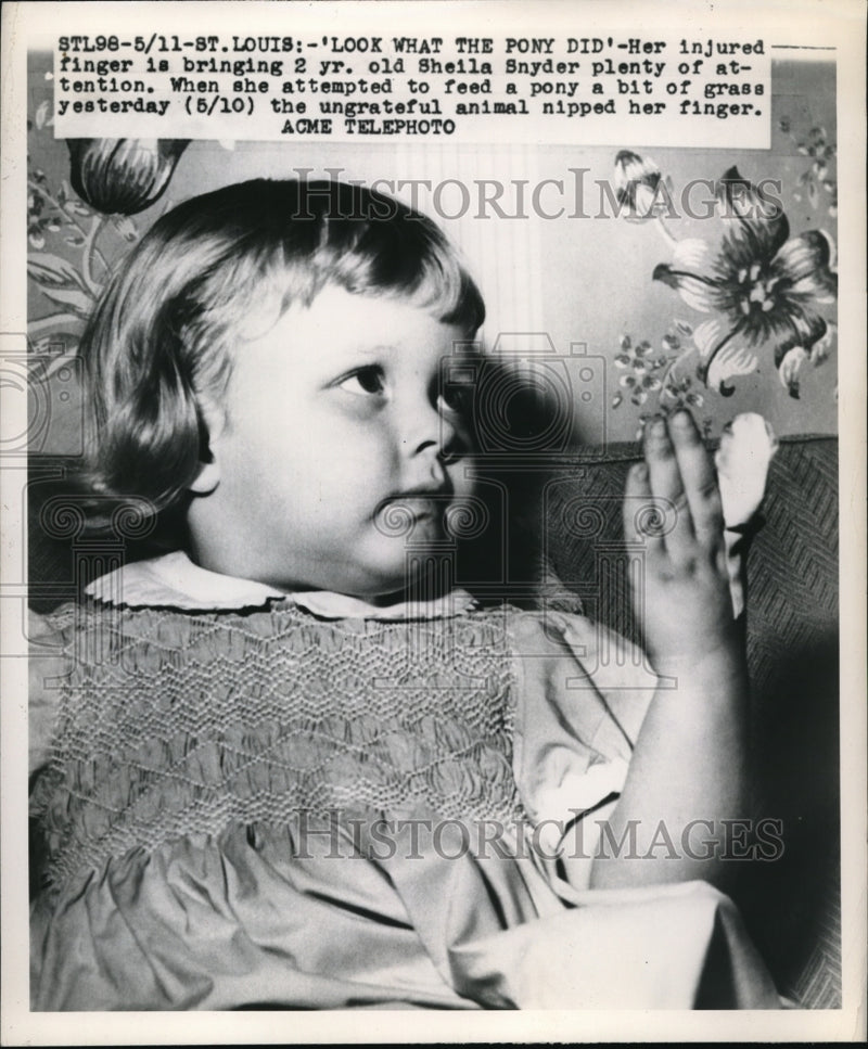 Load image into Gallery viewer, 1949 Media Photo Saint Louis Sheila Snyder Pony Injured Finger
