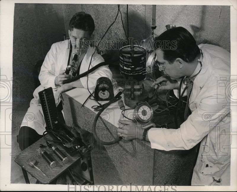 Load image into Gallery viewer, 1941 Media Photo David Armstrong, Associate Physicist, Dr. D. D. Donahue
