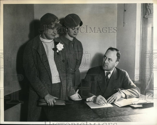 1934 Media Photo Mrs. Emily Paddleford, Laurette Hasker, Attorney Arthur Green