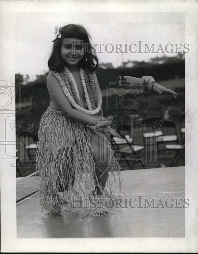 1942 Press Photo Emma Abdul, One Of The Dancers At The 21st County Fair
