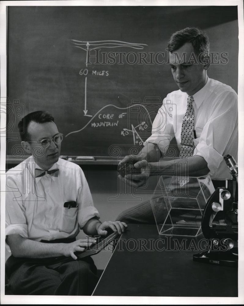 1955 Press Photo New York Dr Robert Wentorf with Dr H Tracy - Historic Images