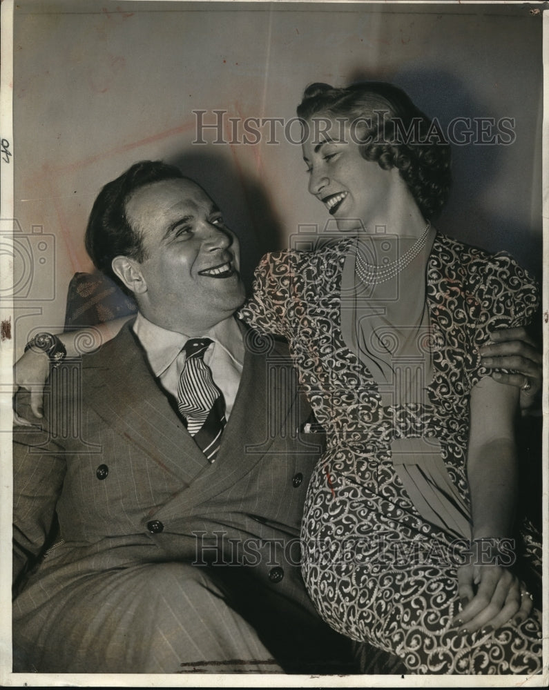 Load image into Gallery viewer, 1939 Media Photo Russ Morgan And Shirley Darling Gray Announce Engagement
