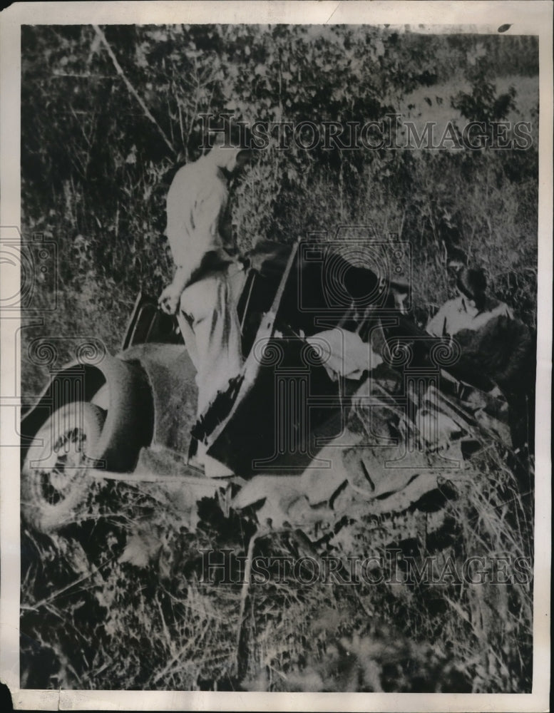 Load image into Gallery viewer, 1938 Media Photo Bus Headed From Jackson To New Orleans Crashes Killing 6
