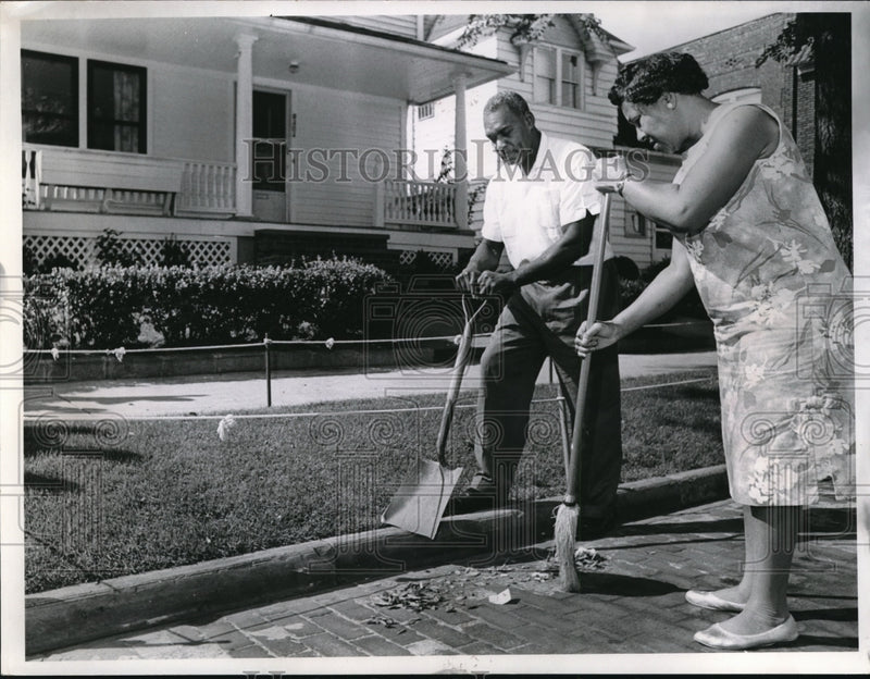 Load image into Gallery viewer, 1966 Media Photo Otha, Mary Langdon Sweep Leaves in Front of Cleveland Home
