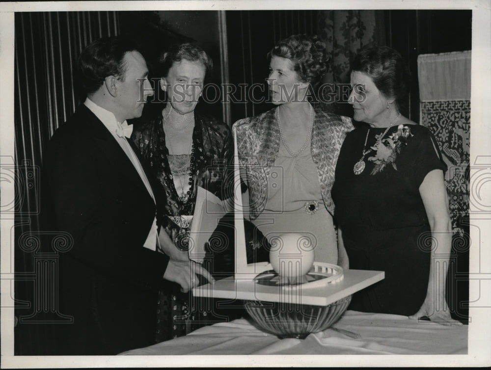 1938 Media Photo Distinguished group attended the Women's Republican Club dinner