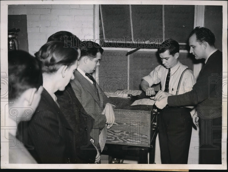 Load image into Gallery viewer, 1941 Media Photo Curtiss-Wright Corp Plane factory workers fingerprinted
