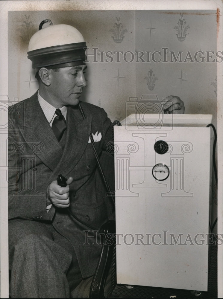 Load image into Gallery viewer, 1938 Media Photo Chicago Collis Irby tries machine at Annual Convention of
