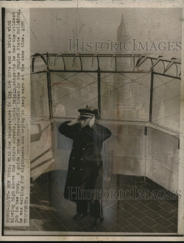 1948 Press Photo NewYork  Louis Petely has coldest job as guide on observation - Historic Images