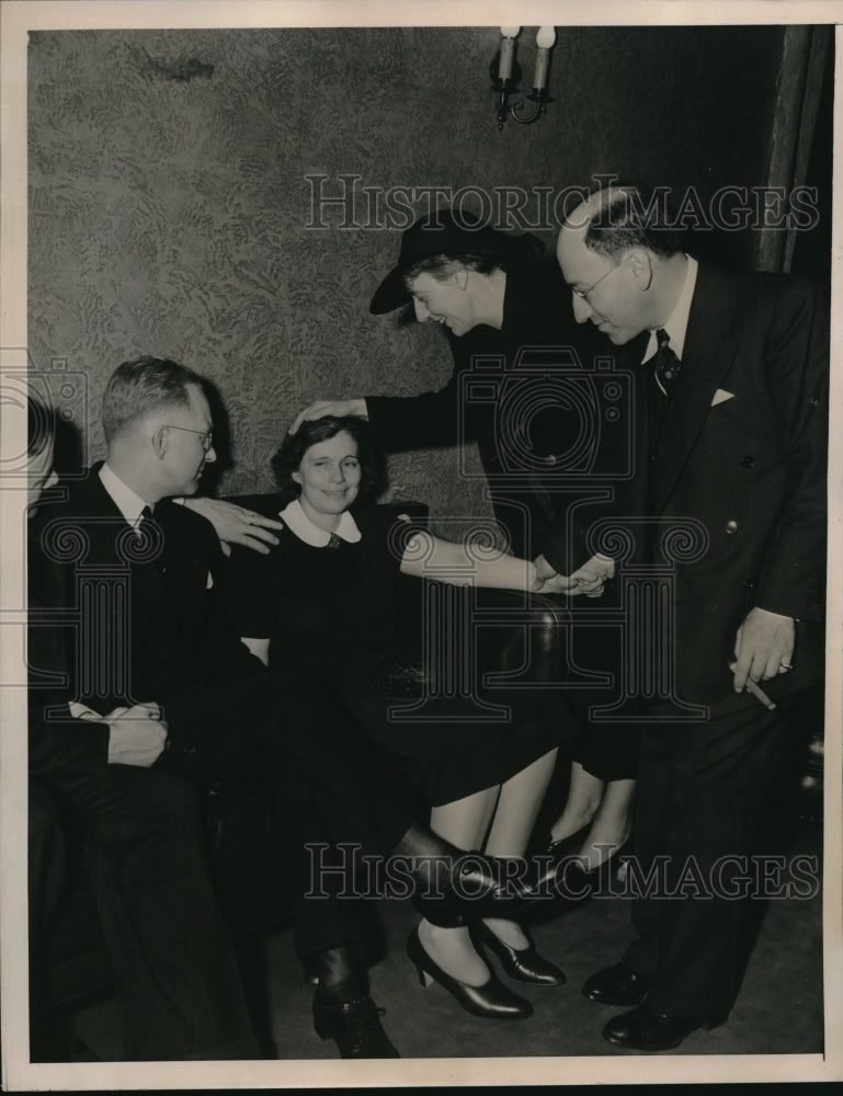 Load image into Gallery viewer, 1938 Media Photo Mrs Carroll &amp; Mrs Mathiesen after verdict with Atty Rosenthal
