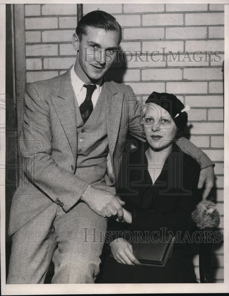Load image into Gallery viewer, 1933 Media Photo Holdaper Bernard Dukowski &amp; sweetheart Miss Josephine Novak
