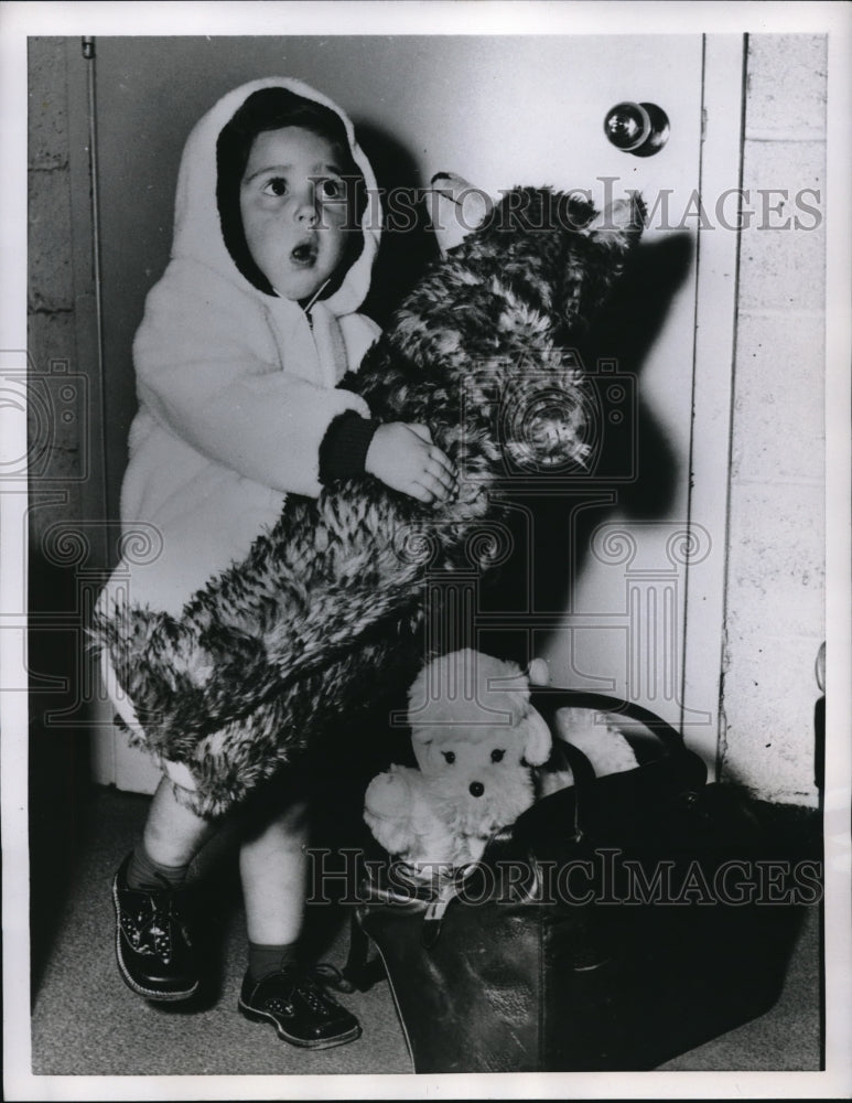 Load image into Gallery viewer, 1955 Media Photo Baby Dagmar Teubner after arriving at Idlewild Airport
