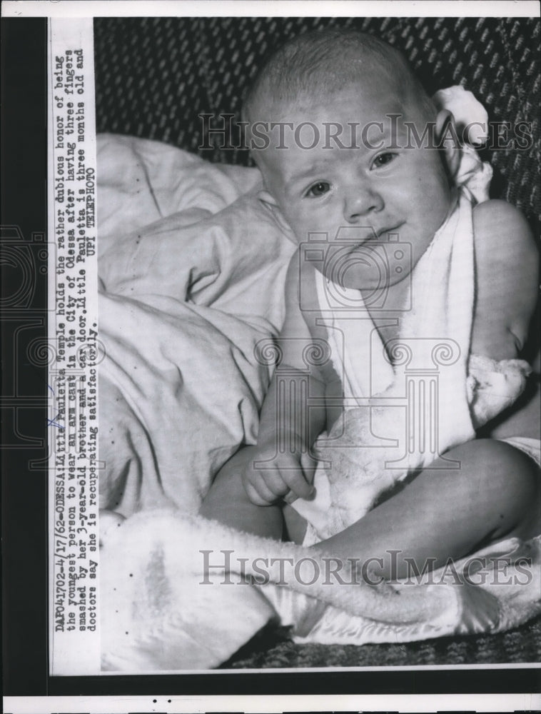 Load image into Gallery viewer, 1962 Media Photo Paulette Temple at Three Months Old in Arm Cast in Odessa
