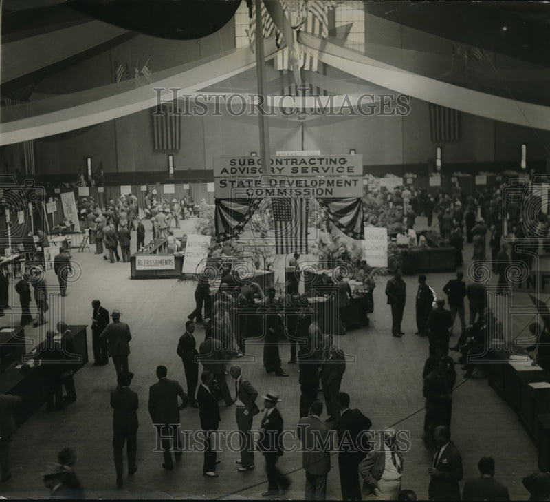 Load image into Gallery viewer, 1941 Media Photo Connecticut State Development Commission Show in Hartfor
