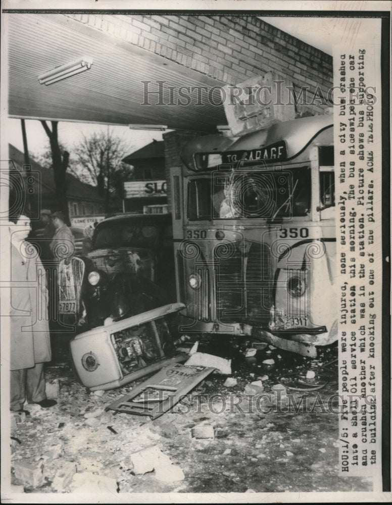 Load image into Gallery viewer, 1950 Media Photo City Bush Crashed Into Shell Oil Station
