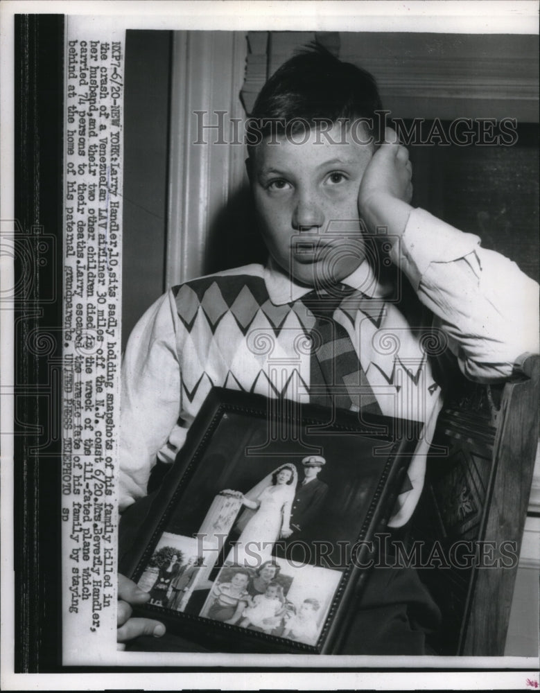 1956 Press Photo Larry Handler With Snapshots of Family Deceased in Plane Crash