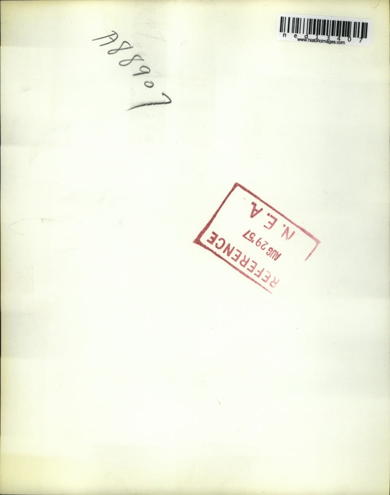Load image into Gallery viewer, 1957 Press Photo Fred Meade of Hollywood Research Corp,in his Confidential Trial
