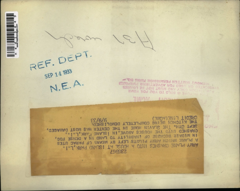 1933 Media Photo Army plane crashes into a house at Island Park, Long Island