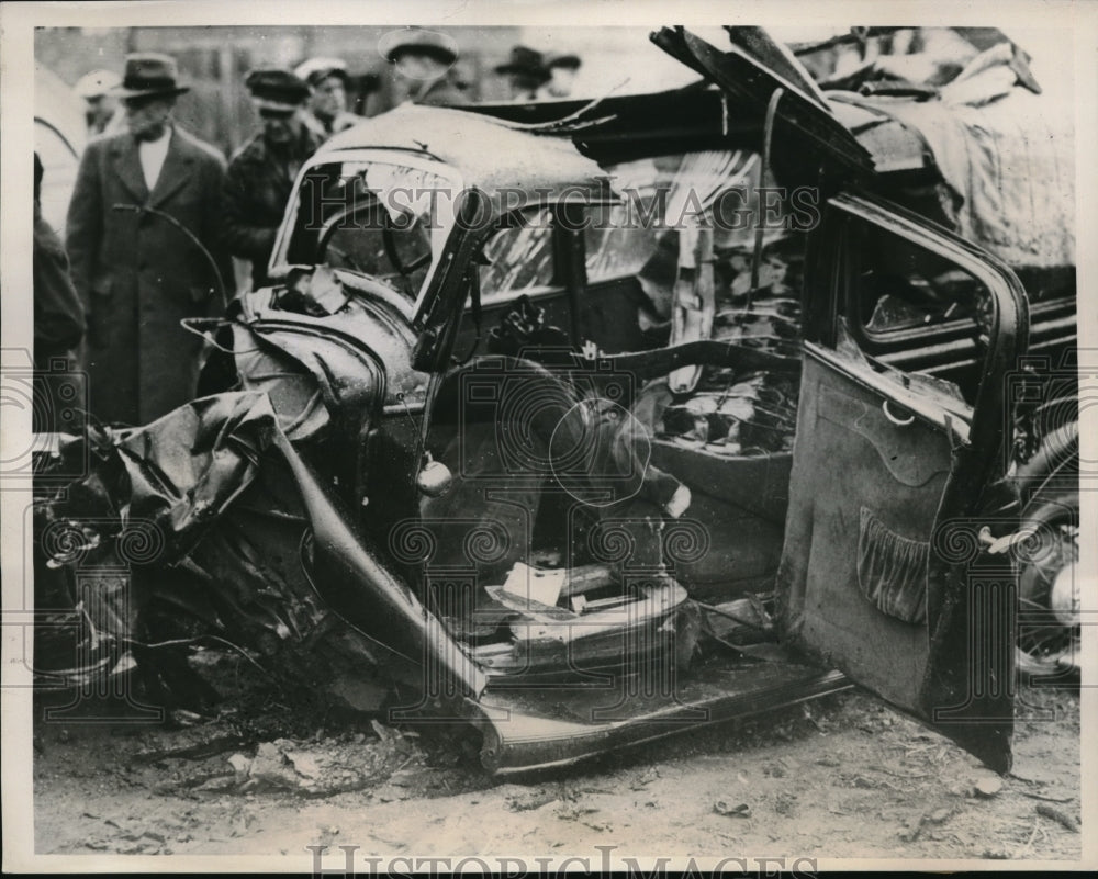 1940 Press Photo Slayton Minn two cars one with 7 passengers driven by George