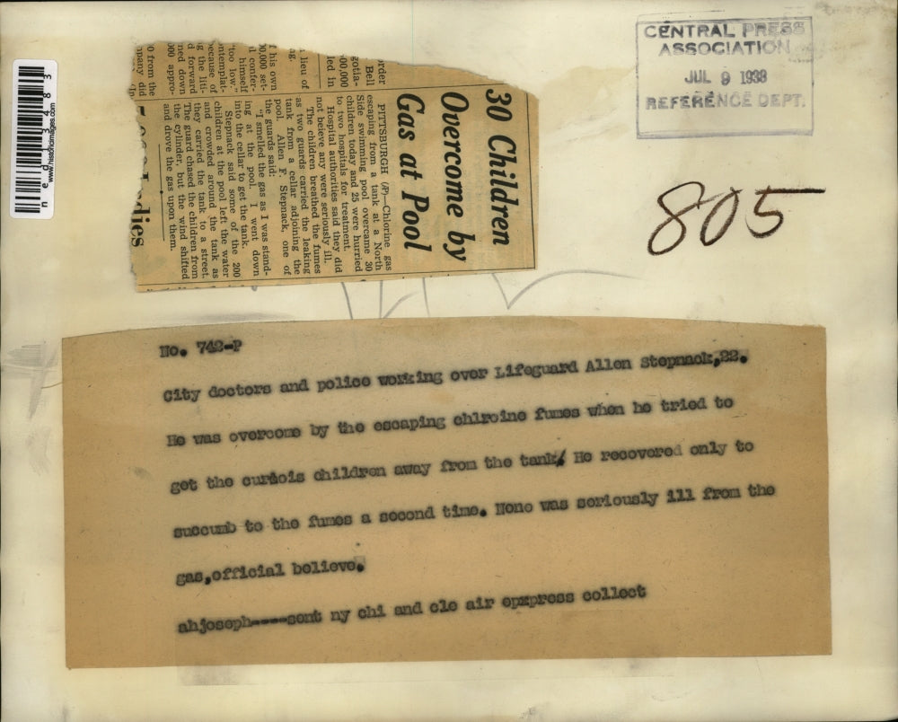 1938 Media Photo City Doctore and Police working over Allen Stepnnolr who was