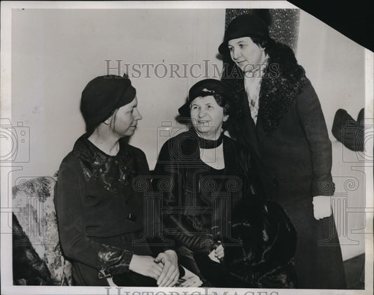1935 Media Photo Mrs Bertha Hoff, Mrs Augusta Hale,Marge Redwis Hauptman trial