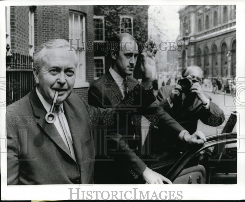 Load image into Gallery viewer, 1970 Media Photo British Prime Minister Harold Wilson Downing Street, London
