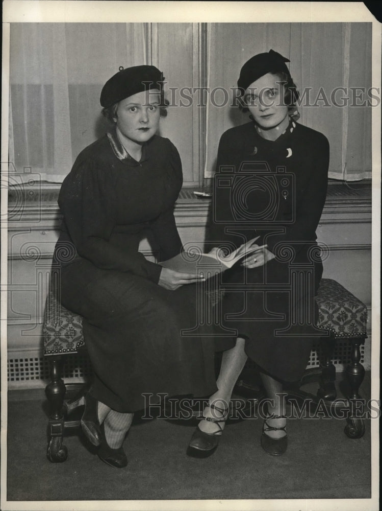 1932 Press Photo Mary Parker, Rosalie G Bailey, Grosvenor Neighborhood House