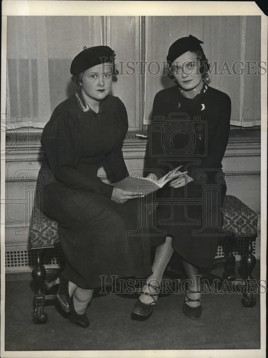 1932 Press Photo Mary Parker, Rosalie G Bailey, Grosvenor Neighborhood House