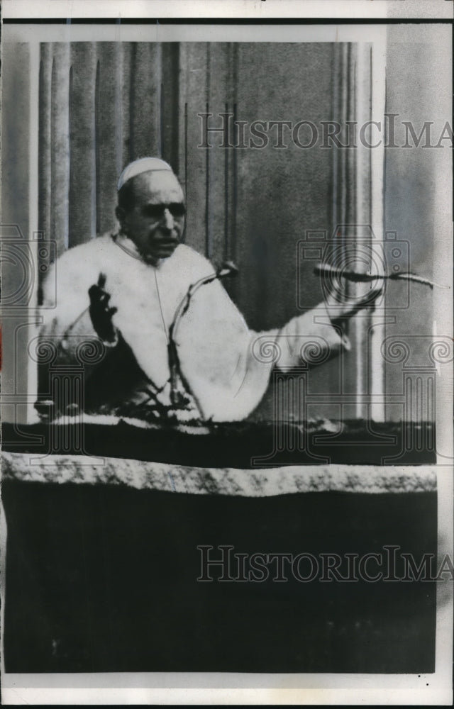 1955 Press Photo Castel Gandolfo, Italy, Making his first appearance since