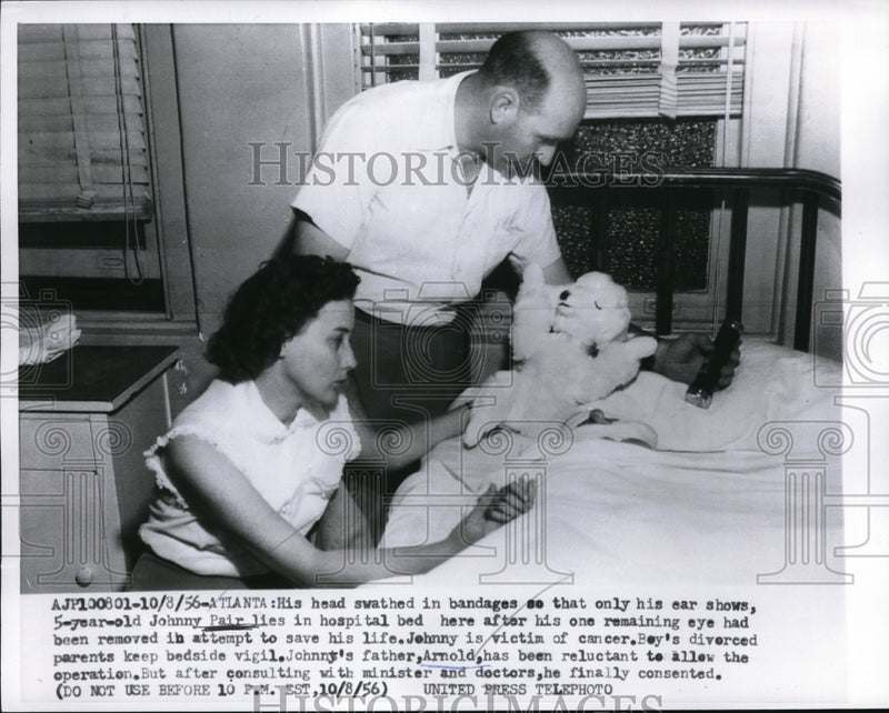 Load image into Gallery viewer, 1956 Media Photo Johnny Air eye cancer victim with his divorced parents
