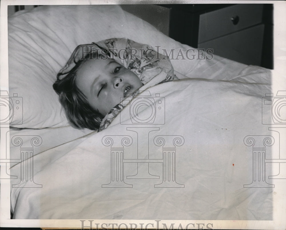 1949 Press Photo Carol Ann Bennet recovering at Children's Memorial Hospital