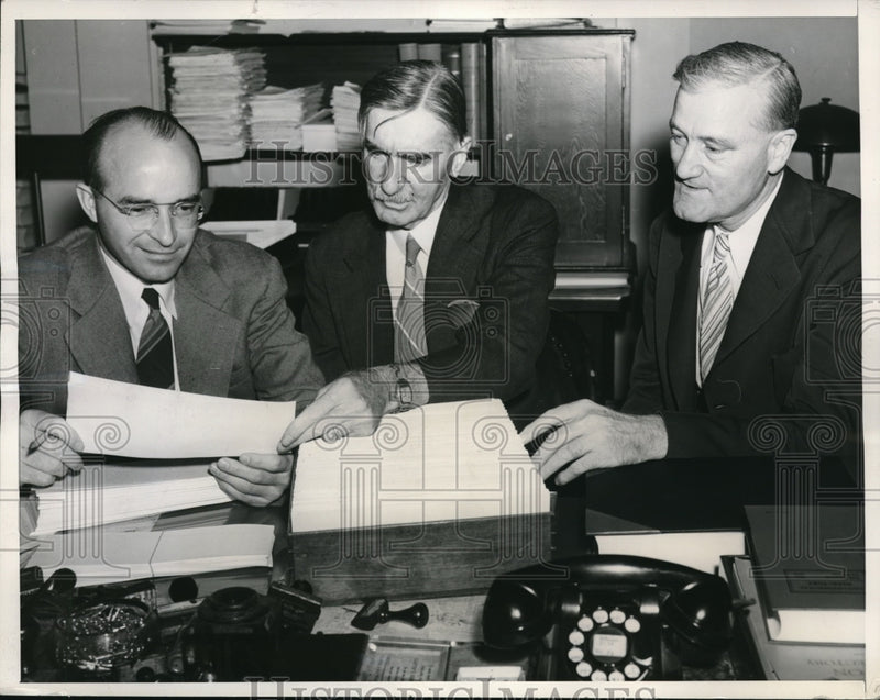 Load image into Gallery viewer, 1941 Media Photo DC Jim Preston, Theron Marshall. Ed Hickey Senate Press
