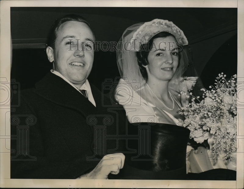 Load image into Gallery viewer, 1940 Media Photo Elizabeth KembleYarroe weds Evan G Chandlee in PA.

