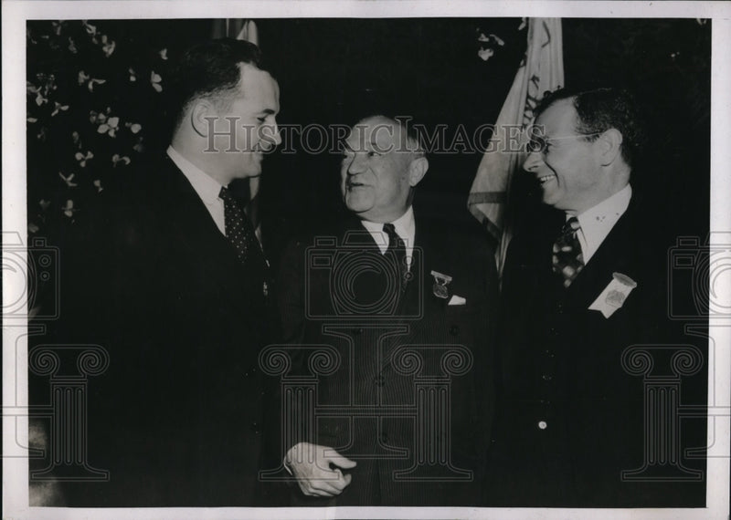 Load image into Gallery viewer, 1938 Media Photo George B Kelly, Senator Robert F Wagner, and Sidney Hillman
